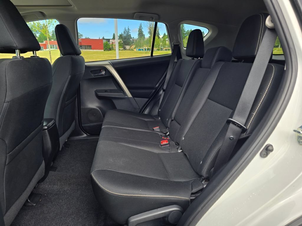 Used 2015 Toyota RAV4 XLE FWD image 14