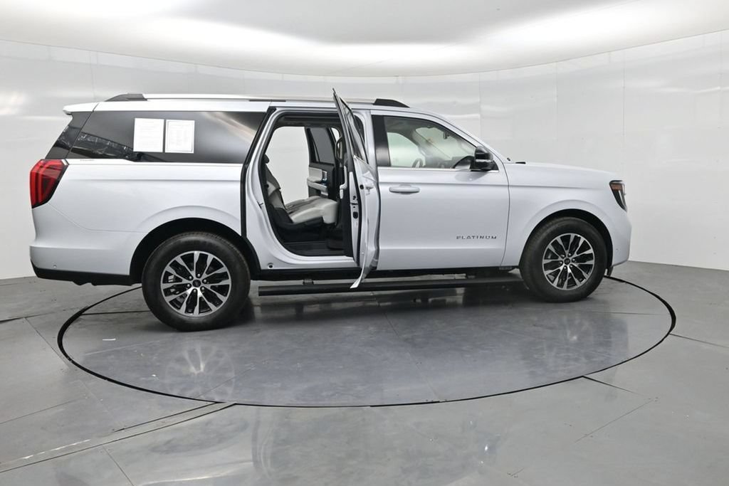 Used 2025 Ford Expedition Max Platinum AWD/4WD image 3