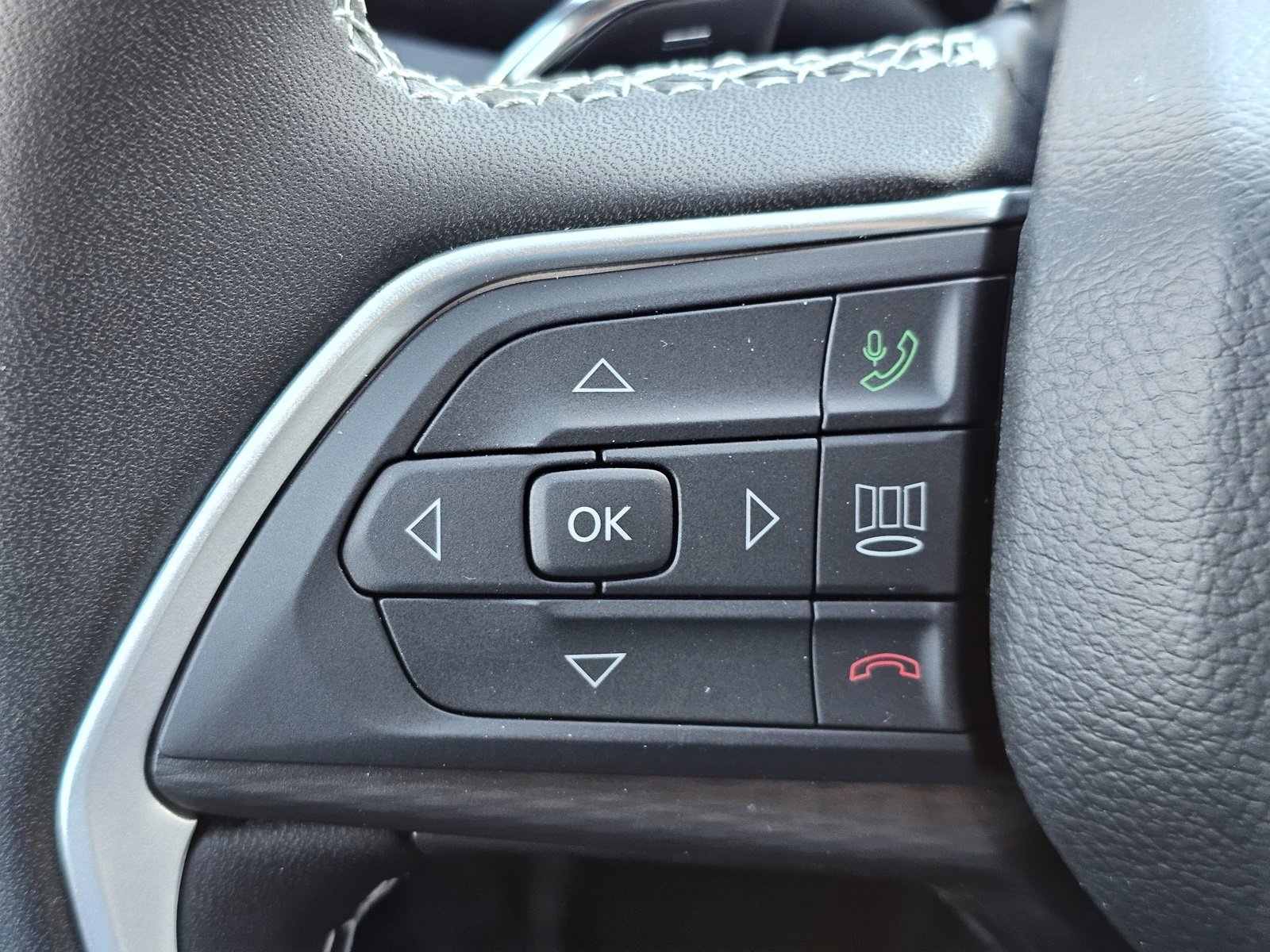 New 2025 Jeep Grand Cherokee L Laredo image 16