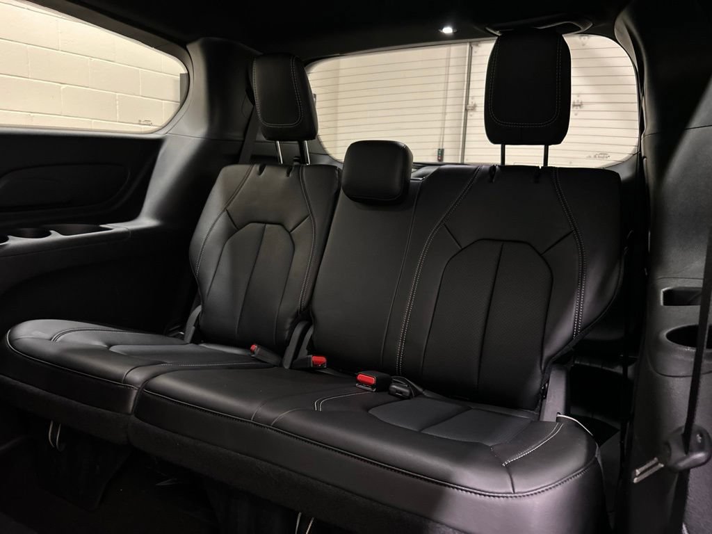 Used 2024 Chrysler Pacifica Touring-L w/ S Appearance Package FWD image 9