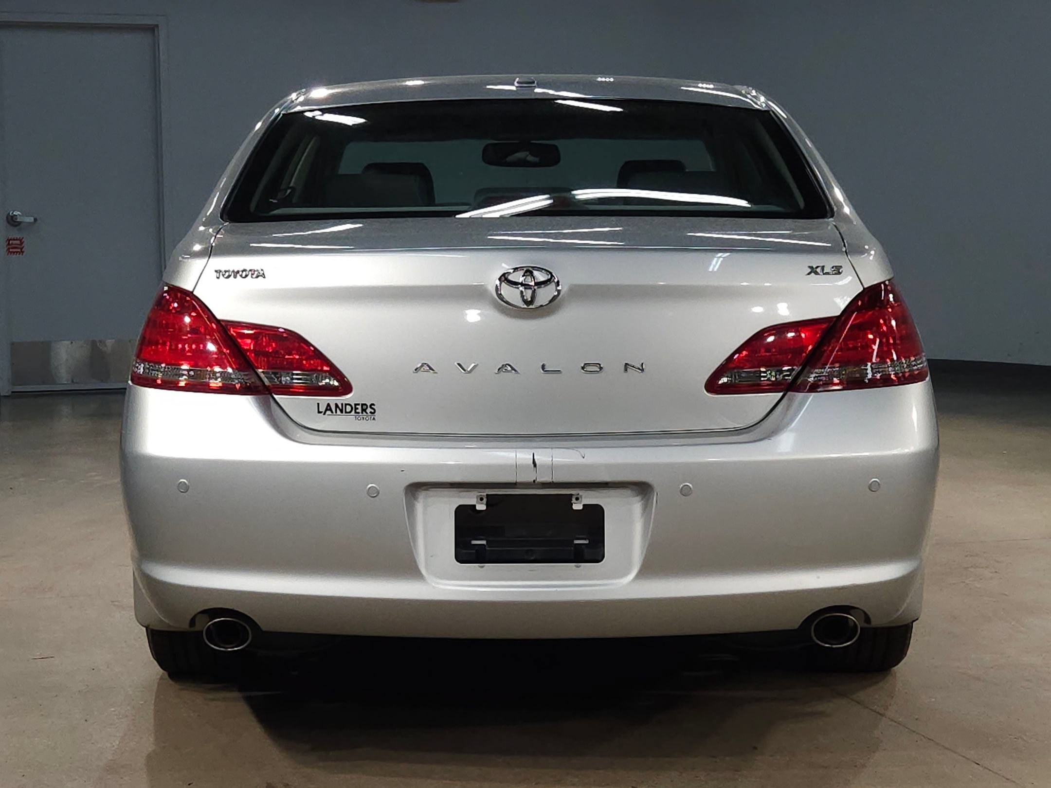 Used 2009 Toyota Avalon XLS FWD image 6