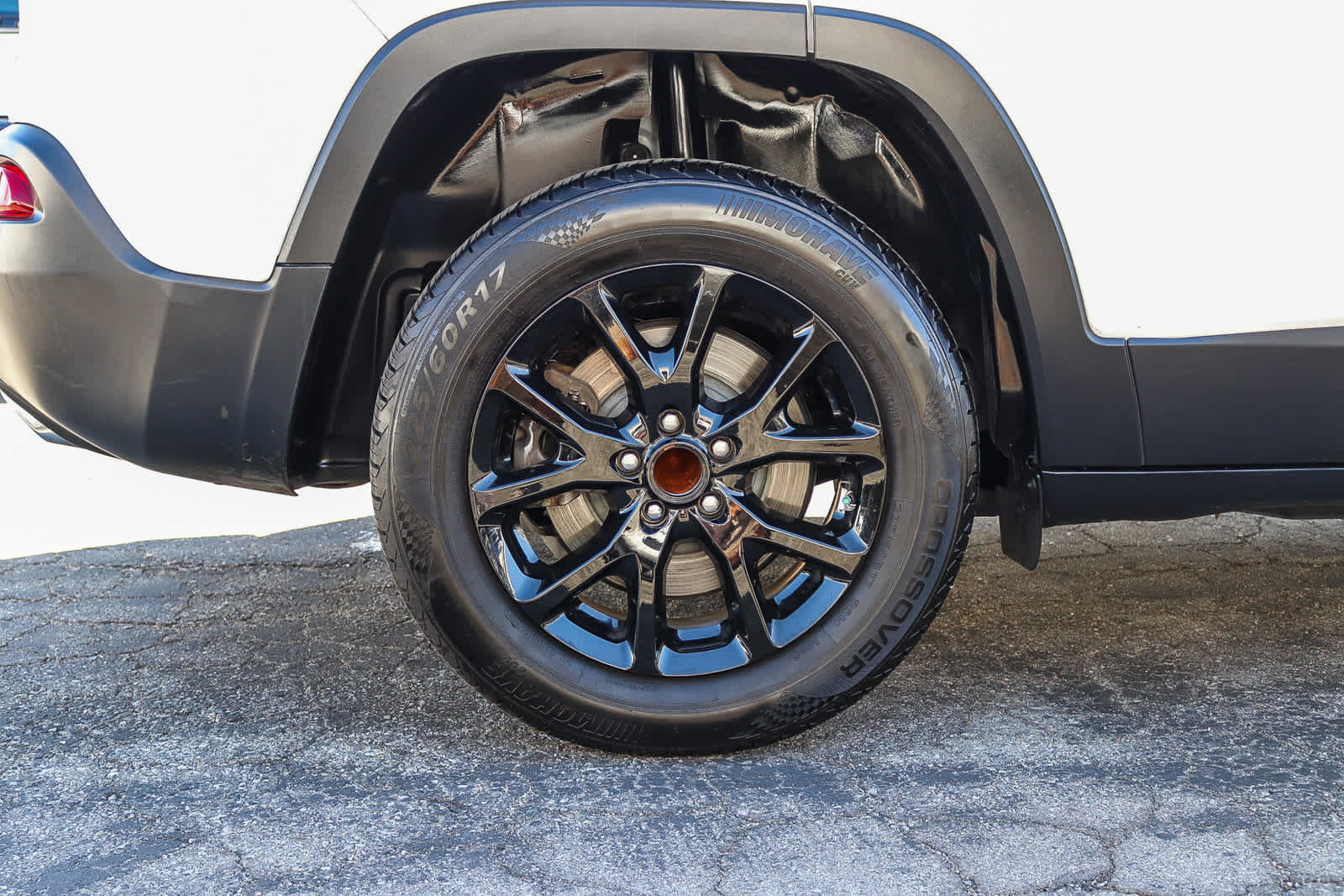 Used 2018 Jeep Cherokee Latitude FWD image 11