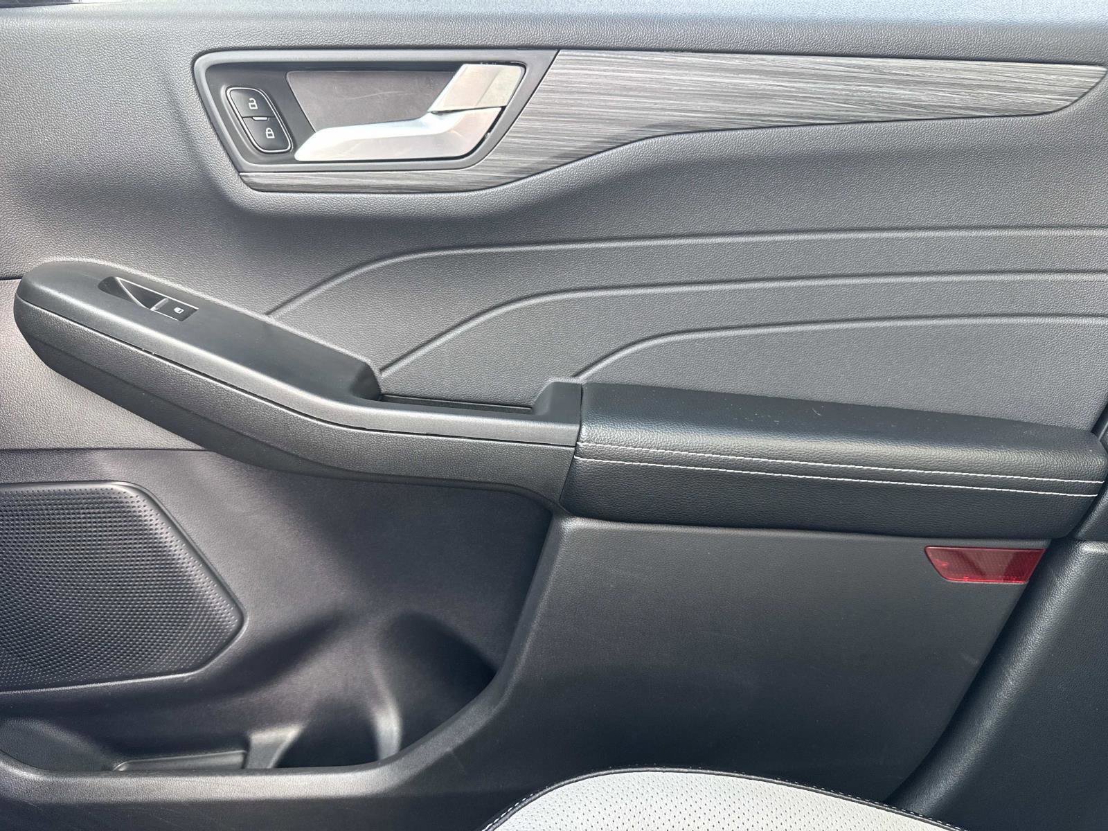 Used 2024 Ford Escape Platinum w/ Premium Technology Package image 24