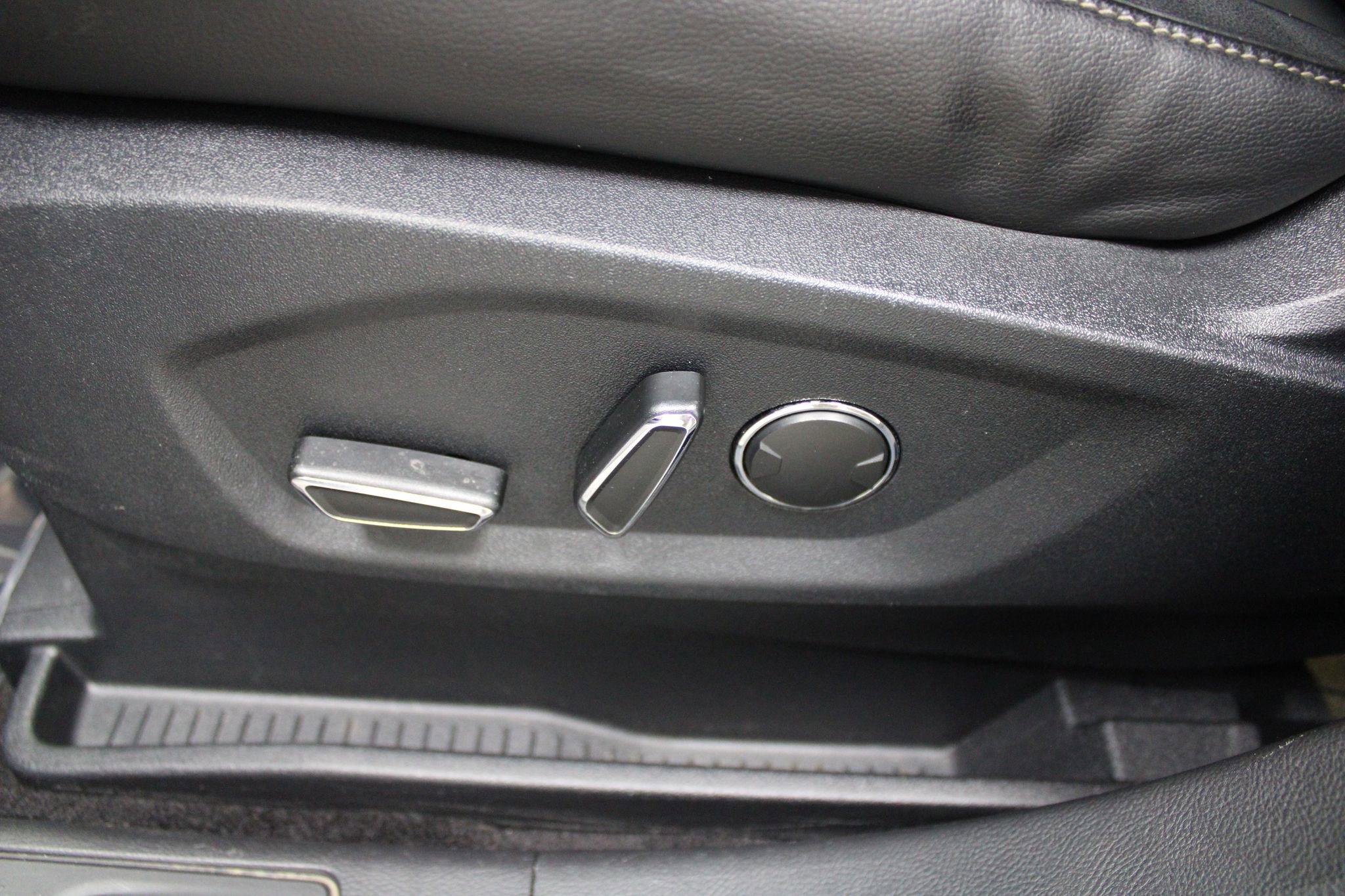 Used 2015 Ford Edge SEL w/ Equipment Group 201A AWD/4WD image 14