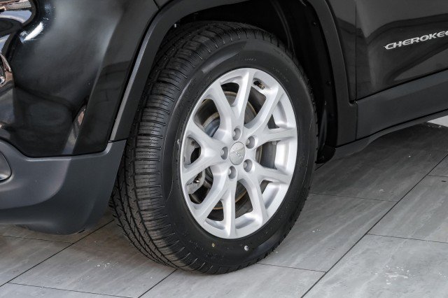 Used 2018 Jeep Cherokee Latitude FWD image 53
