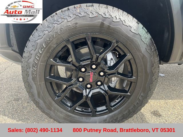 Used 2025 GMC Canyon AT4 w/ Technology Plus Package image 29