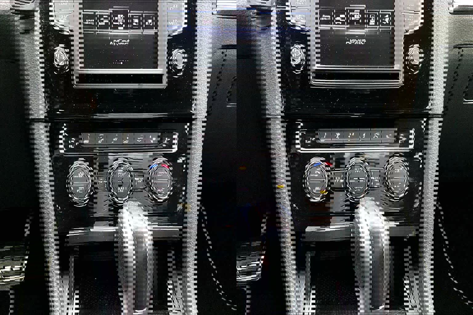 Used 2017 Volkswagen Golf R 4-Door image 34