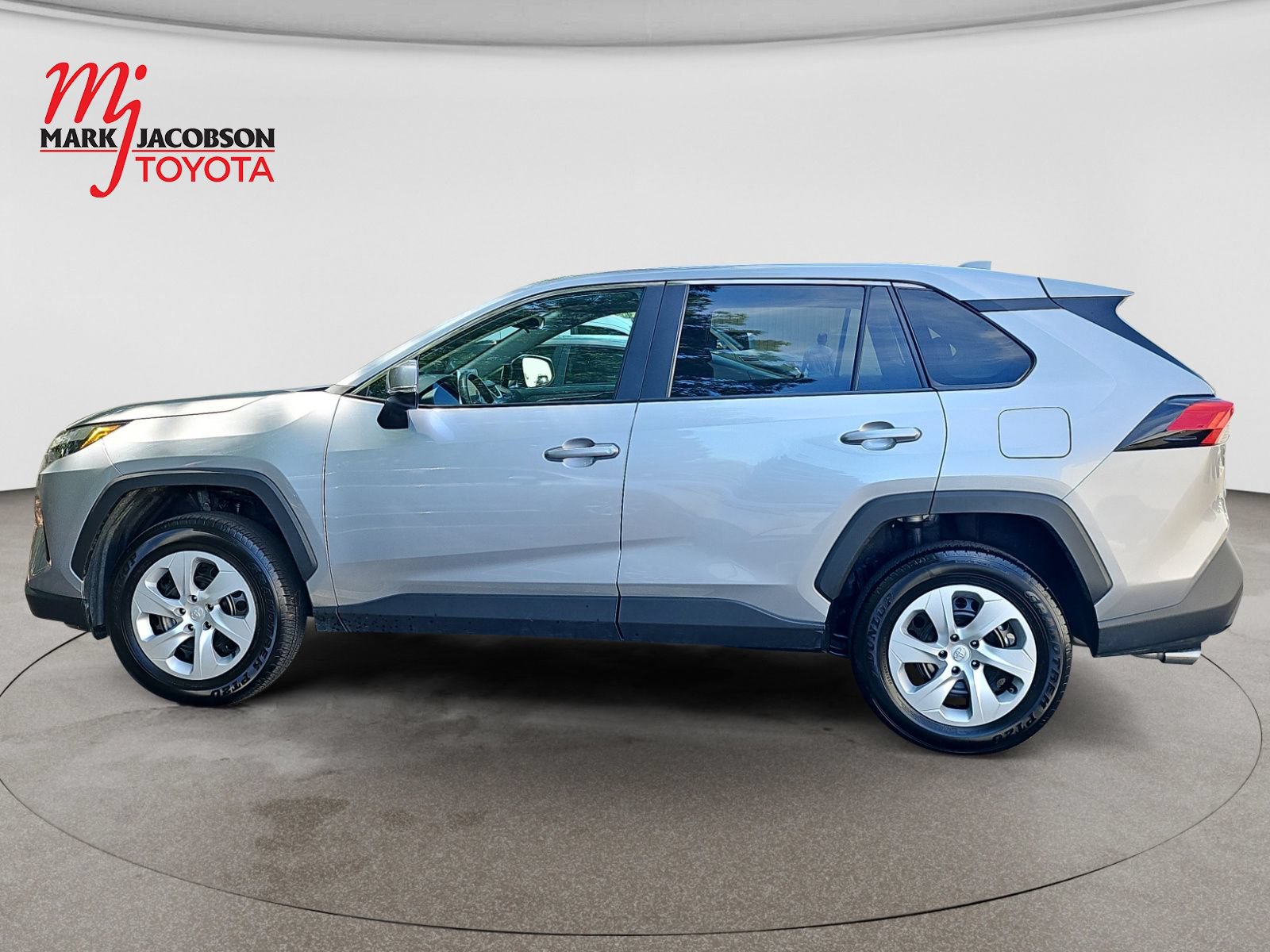 Used 2025 Toyota RAV4 LE FWD image 15