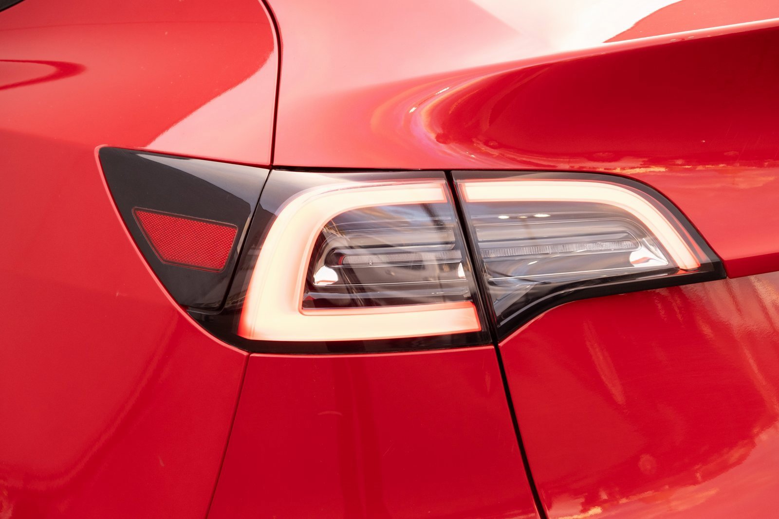 Used 2022 Tesla Model Y Long Range image 24