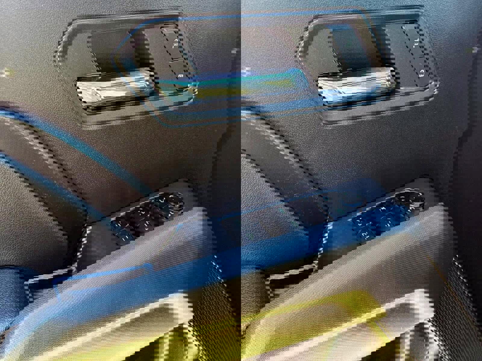 Used 2023 Chevrolet Colorado LT w/ LT Convenience Package III image 15