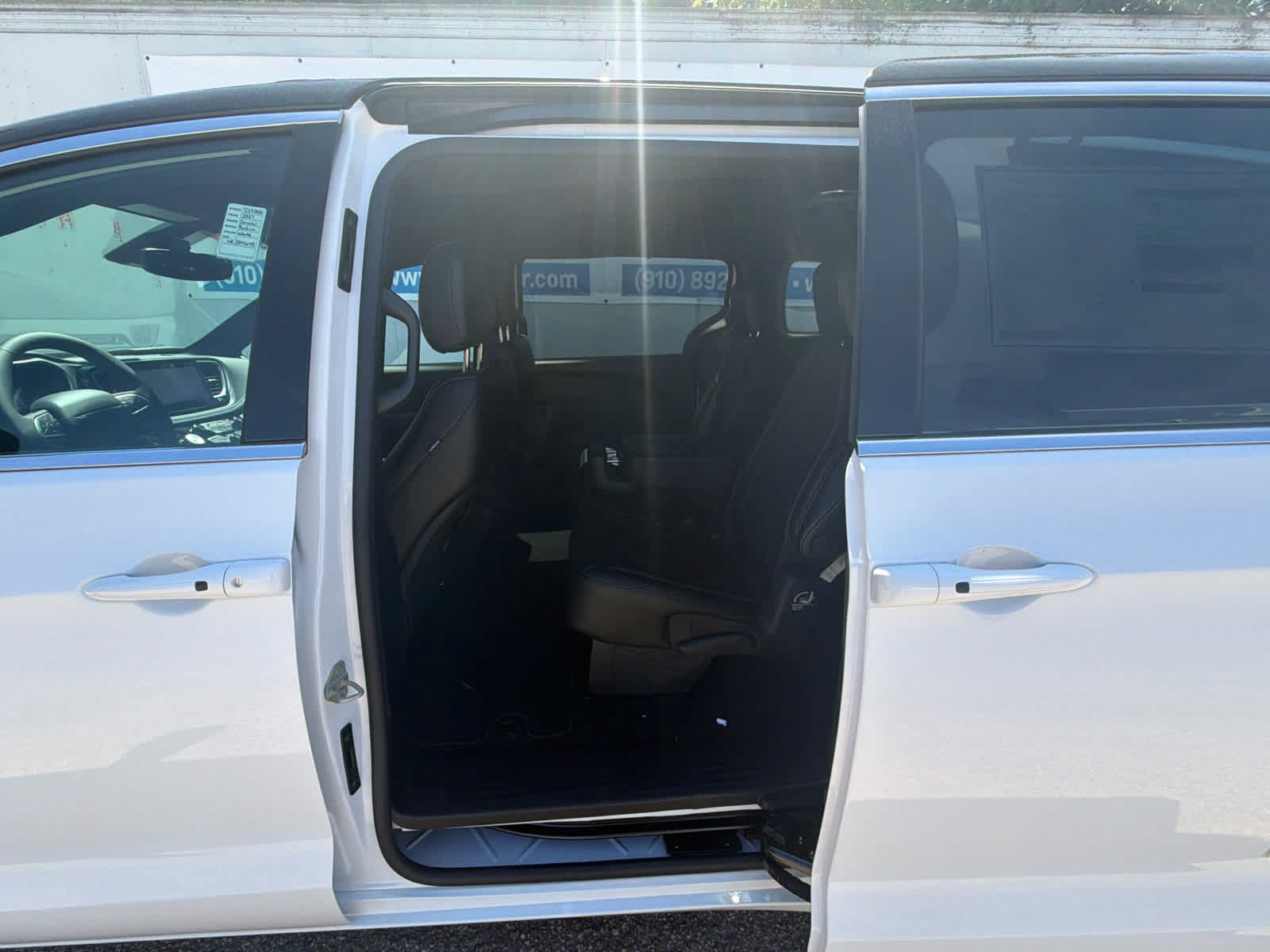 New 2027 Chrysler Pacifica Select w/ Family Tech Group FWD image 32