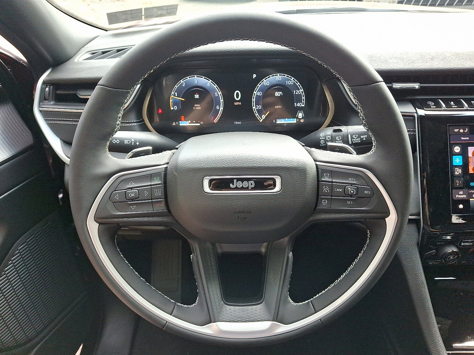 New 2025 Jeep Grand Cherokee Altitude image 13