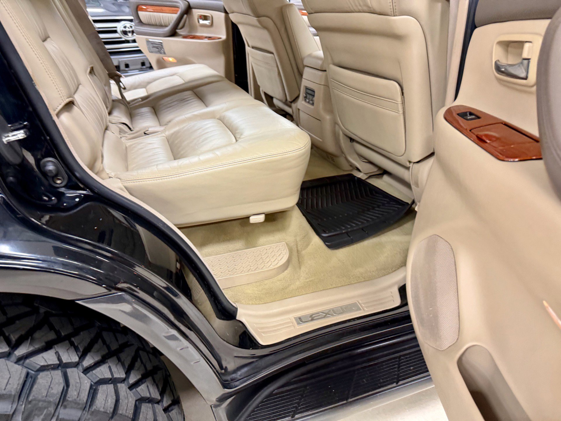 Used 2003 Lexus LX 470 4WD image 18