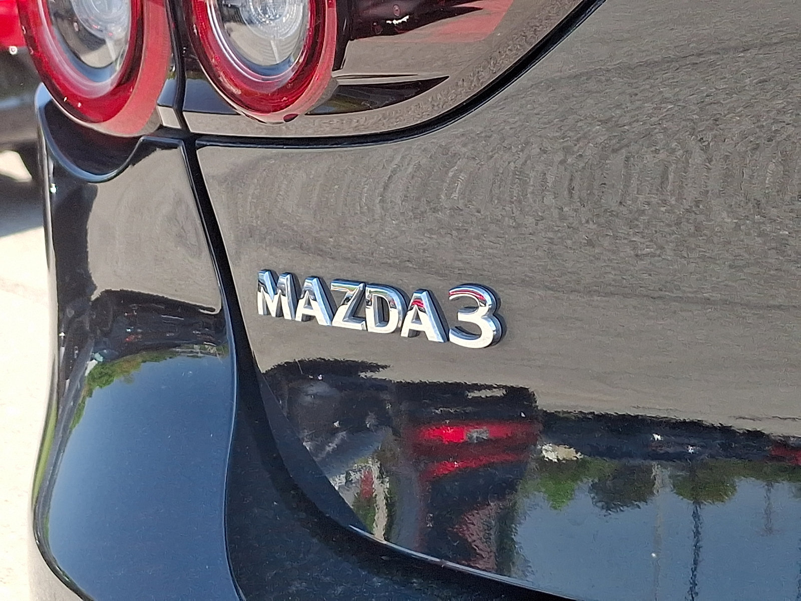 Certified 2025 MAZDA MAZDA3 2.5 S Hatchback w/ Appearance Package FWD image 31