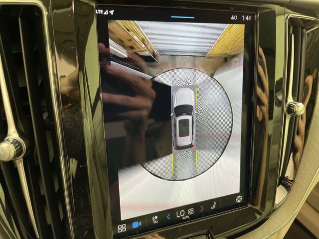 Certified 2024 Volvo XC60 T8 Plus w/ Protection Package Premier image 32