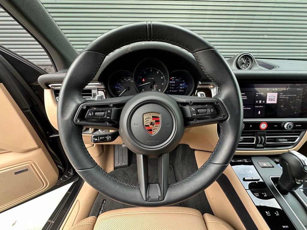 Certified 2025 Porsche Macan image 16
