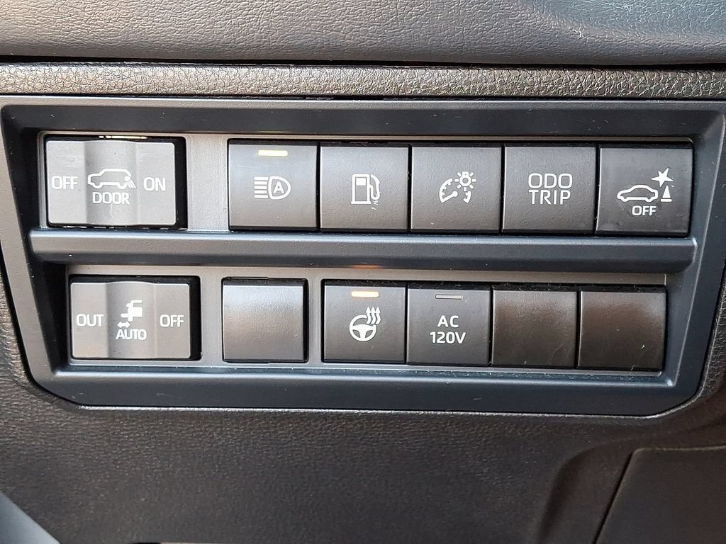 Used 2024 Toyota Sequoia Platinum AWD/4WD image 27