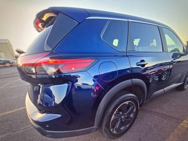 Certified 2025 Nissan Rogue SV FWD image 5