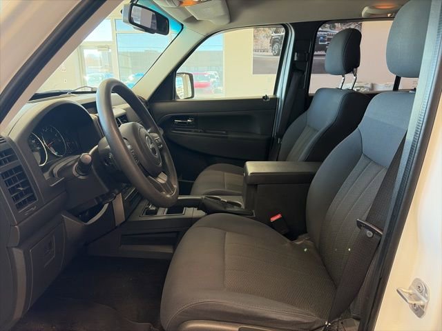 Used 2012 Jeep Liberty Sport w/ Driver Convenience Group image 15