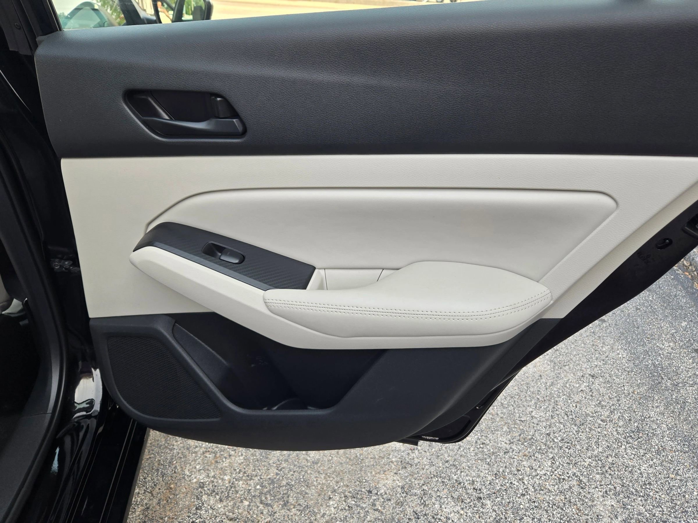 Used 2025 Nissan Altima 2.5 SV image 47