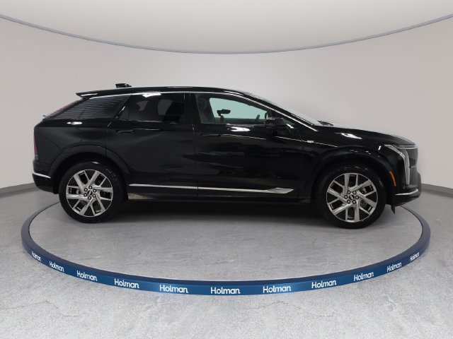 New 2027 Cadillac Optiq Luxury w/ LPO, Floor Liner Package AWD/4WD image 4