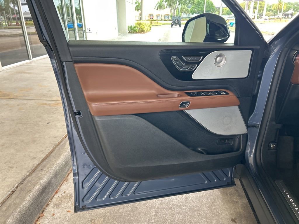 Used 2021 Lincoln Aviator Reserve w/ Equipment Group 201A RWD image 46