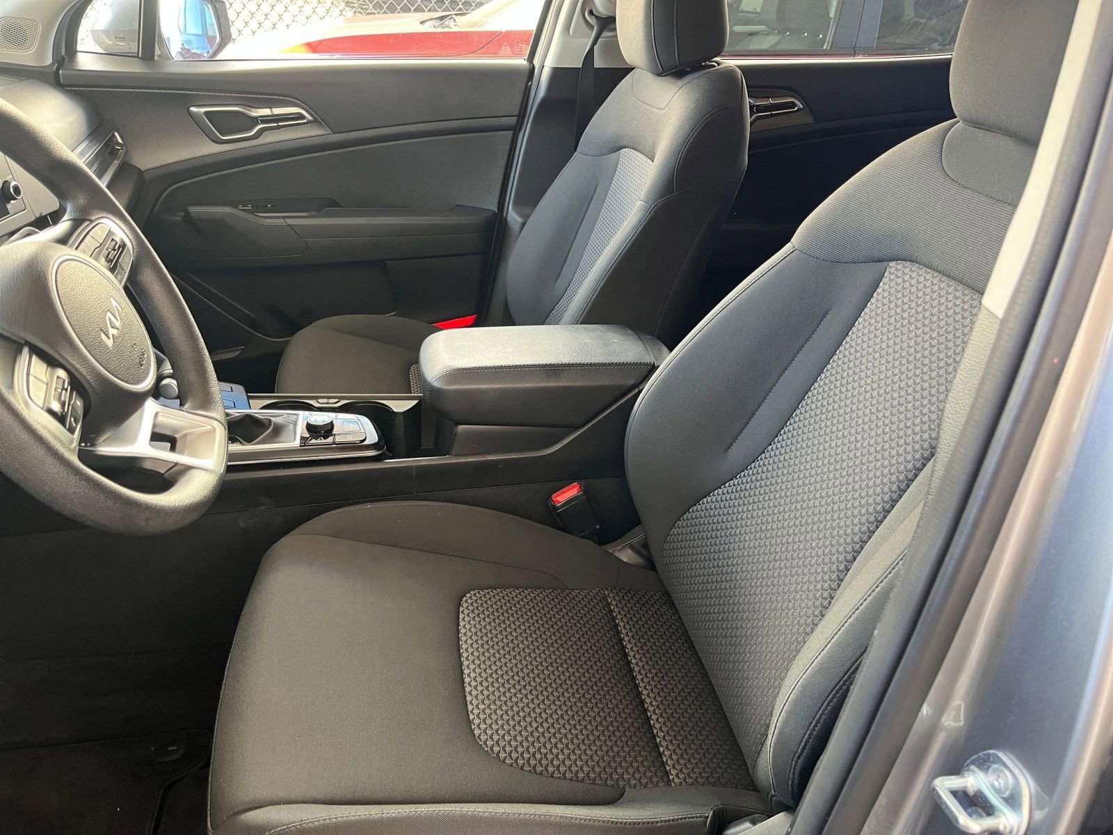 Used 2025 Kia Sportage LX image 37