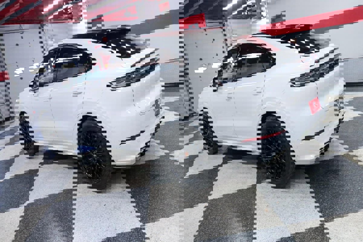 Used 2025 Porsche Cayenne Coupe image 40