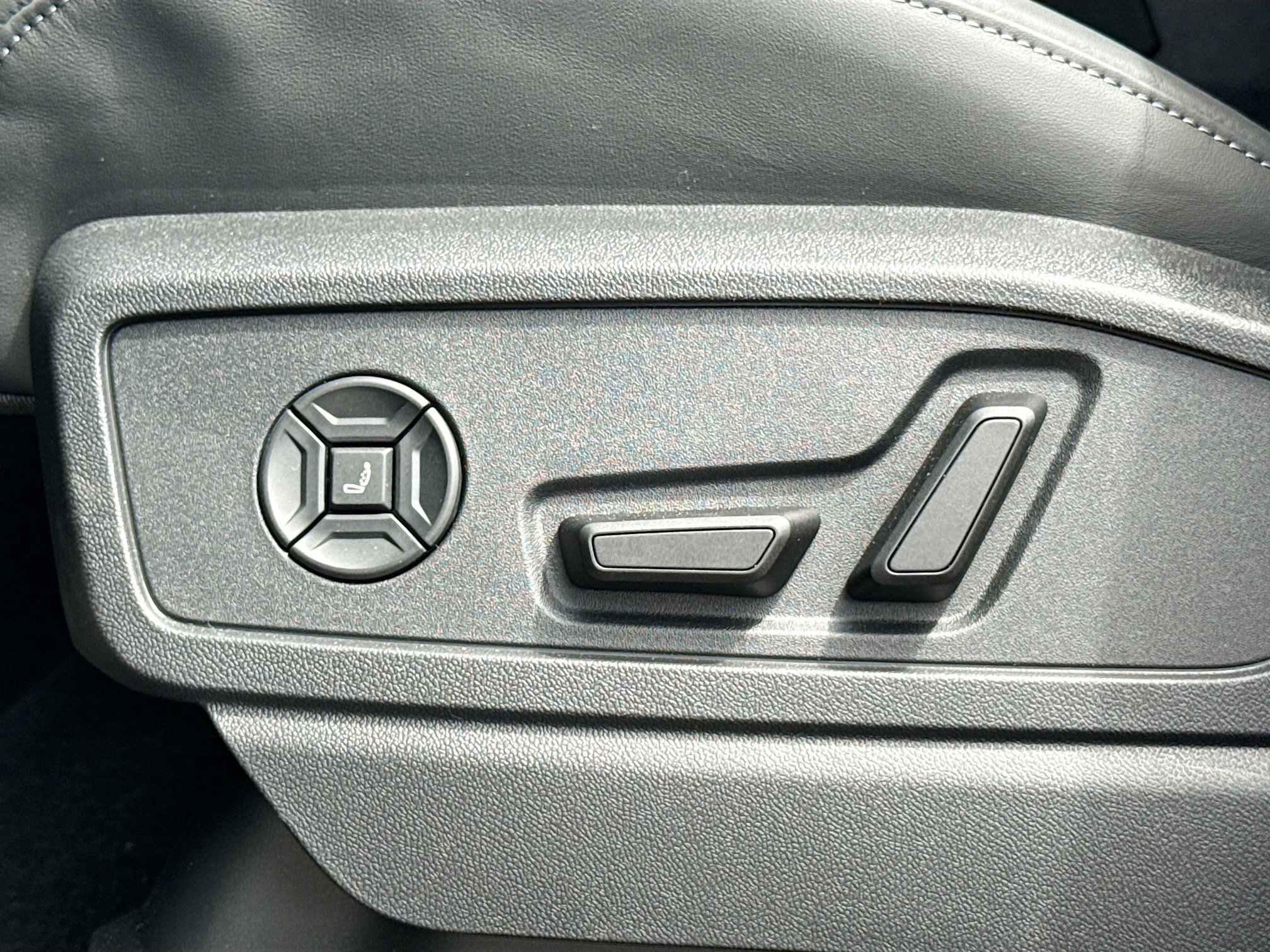 New 2026 Audi SQ5 Premium Plus AWD/4WD image 25