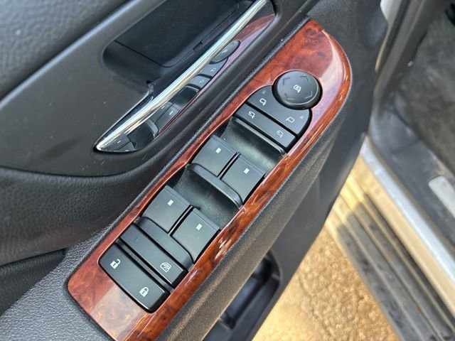 Used 2013 Chevrolet Avalanche LTZ image 12