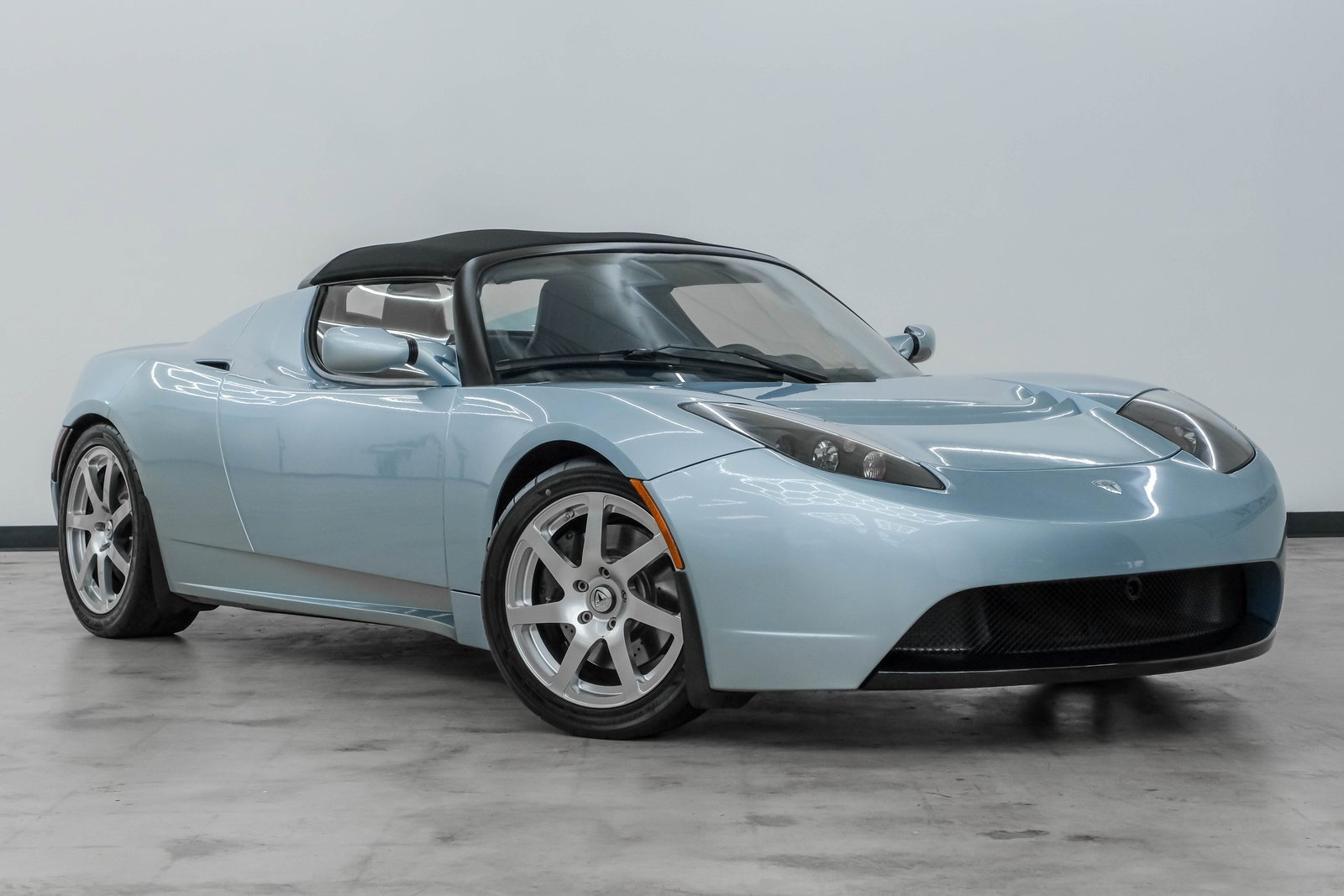 Used 2010 Tesla Roadster image 3