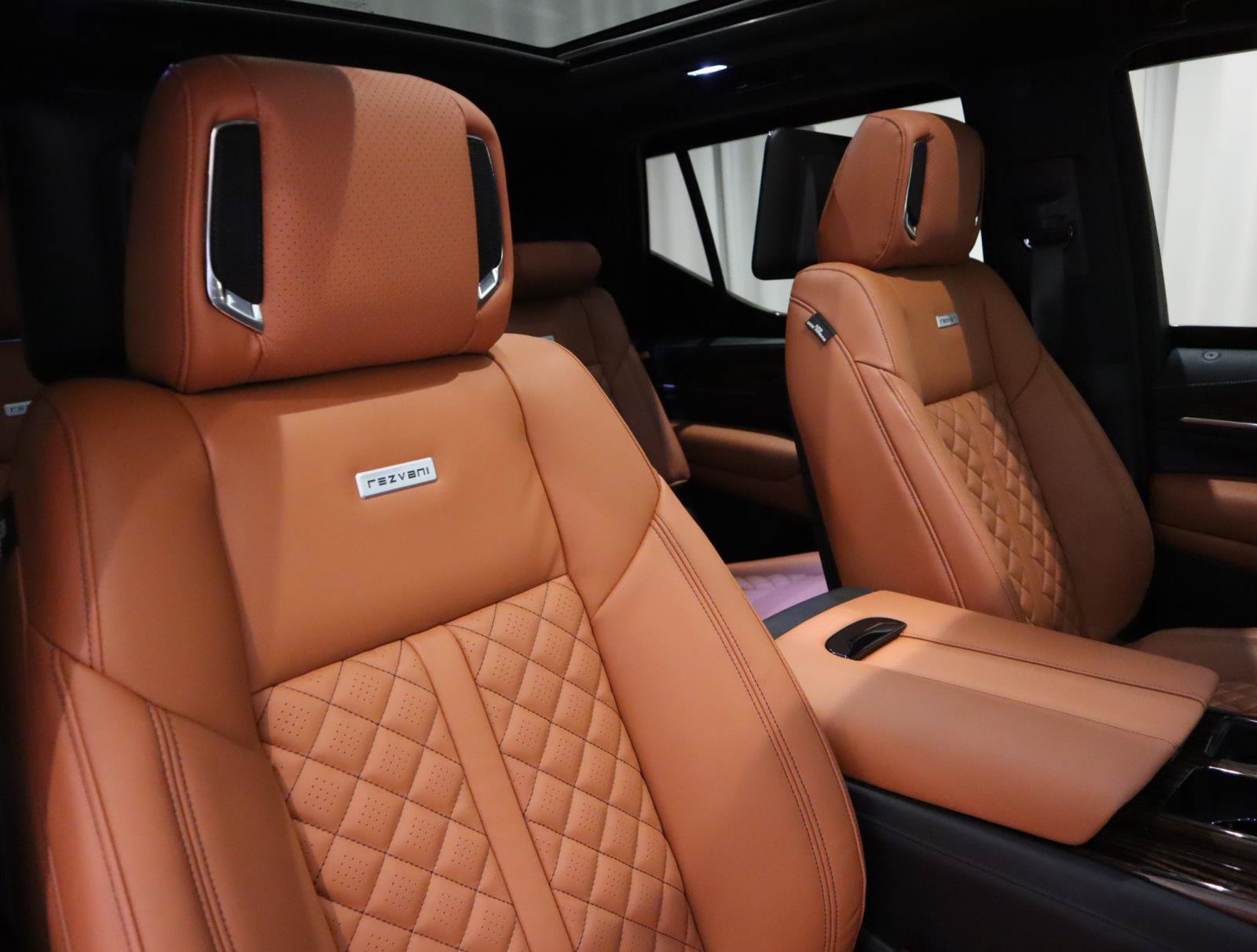 Used 2024 Cadillac Escalade Premium Luxury AWD/4WD image 16