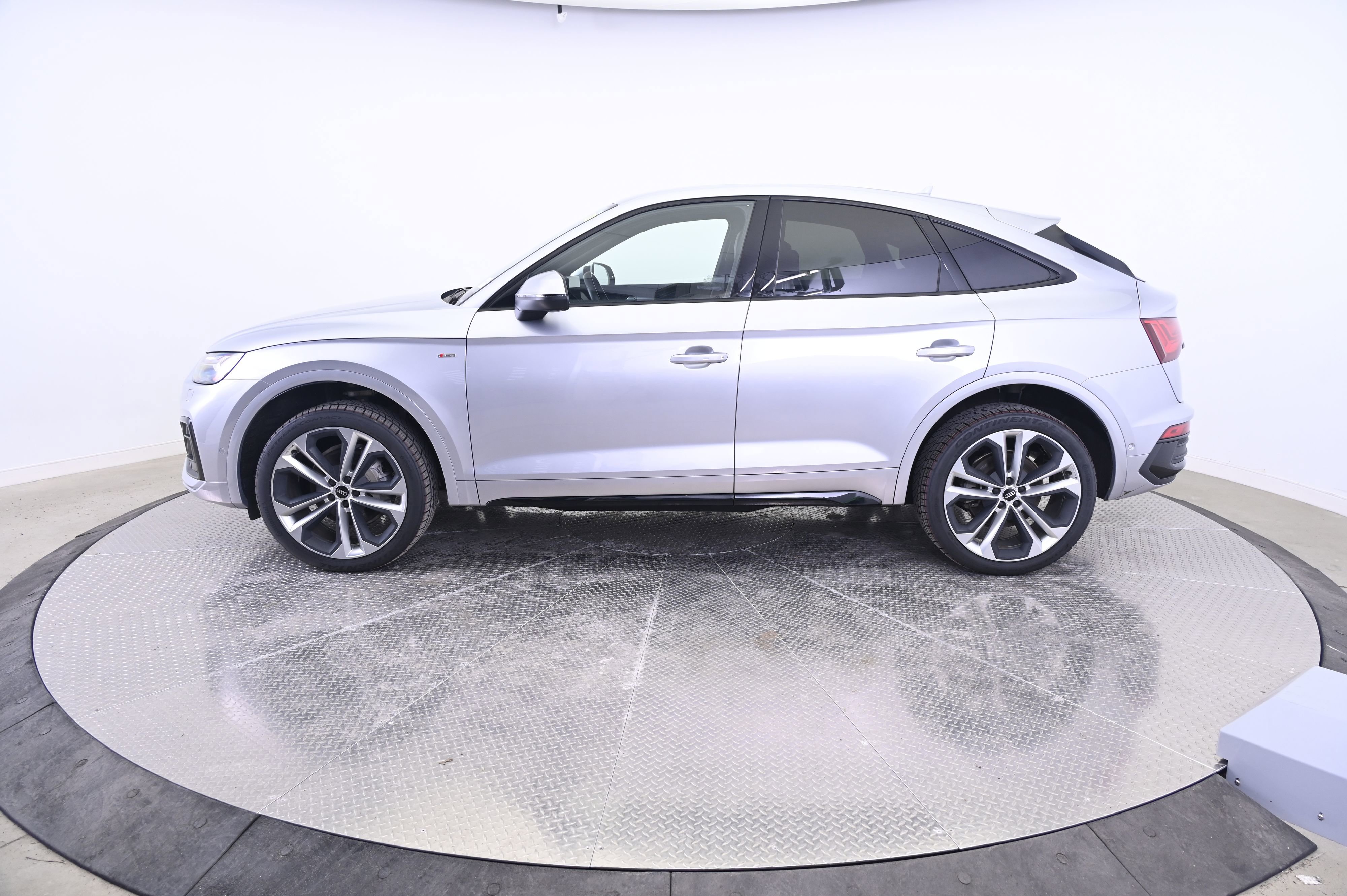 Used 2023 Audi Q5 2.0T Prestige w/ Prestige Package image 2