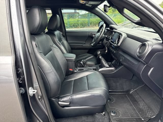 Used 2021 Toyota Tacoma TRD Off-Road w/ TRD Premium Off Road Package AWD/4WD image 10