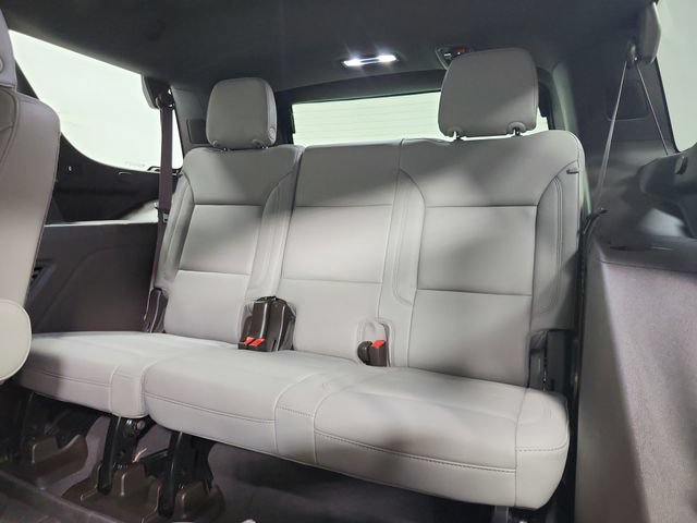 Used 2022 Chevrolet Tahoe Z71 w/ Luxury Package AWD/4WD image 40