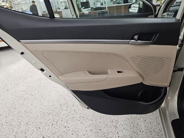 Used 2017 Hyundai Elantra SE image 24