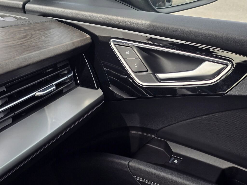 Used 2022 Audi Q4 e-tron Prestige image 38