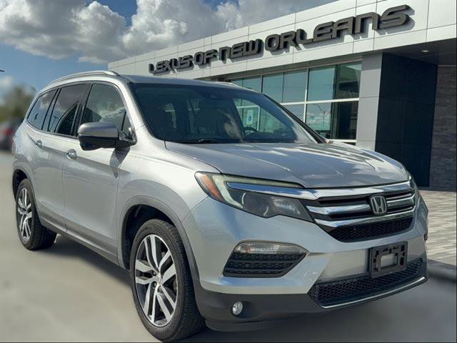 Used 2017 Honda Pilot Touring image 2