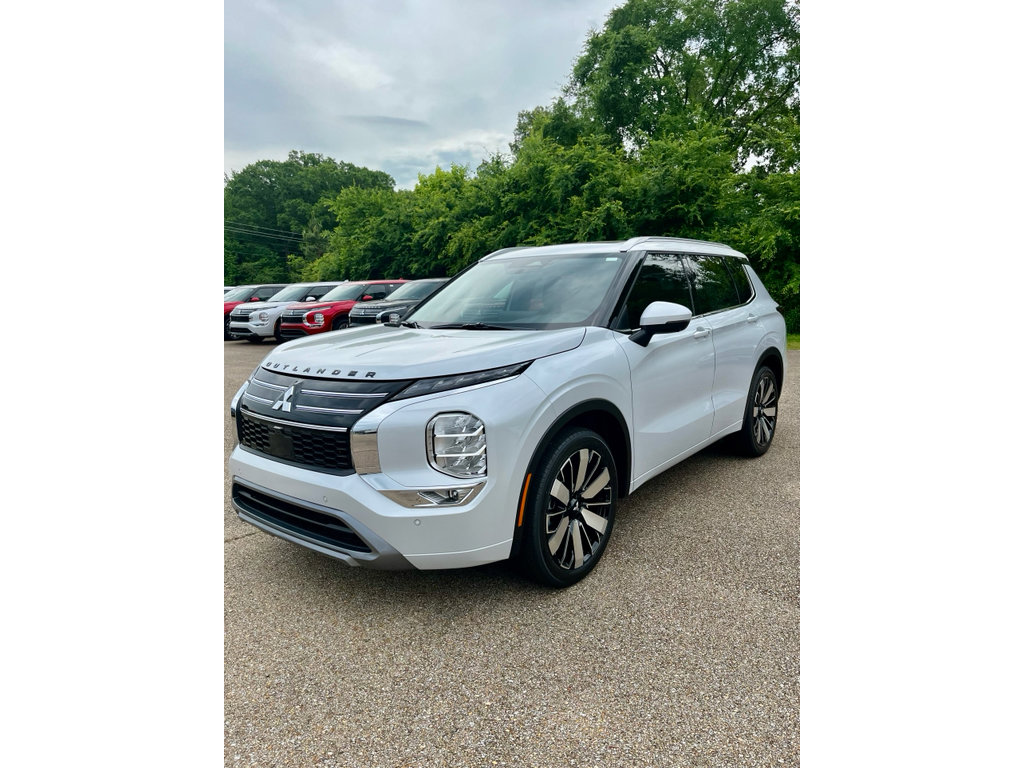 New 2026 Mitsubishi Outlander SEL FWD image 2