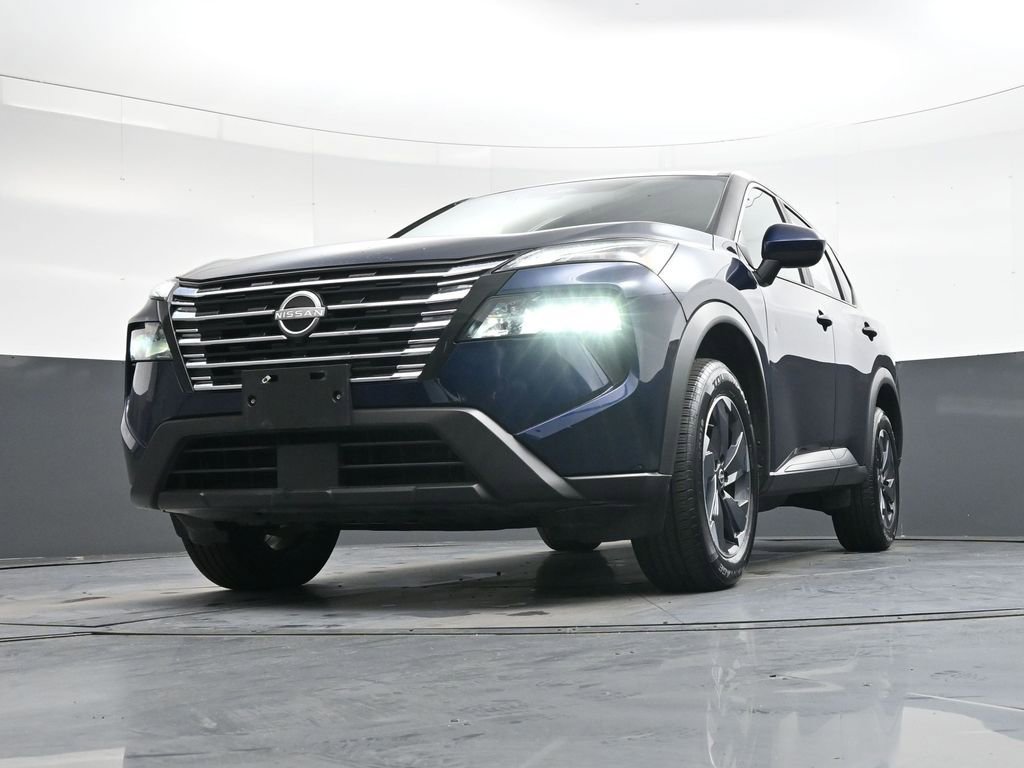 Used 2025 Nissan Rogue SV image 43