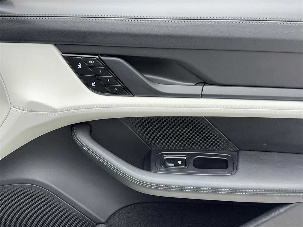 Used 2023 Porsche Taycan 4S image 48