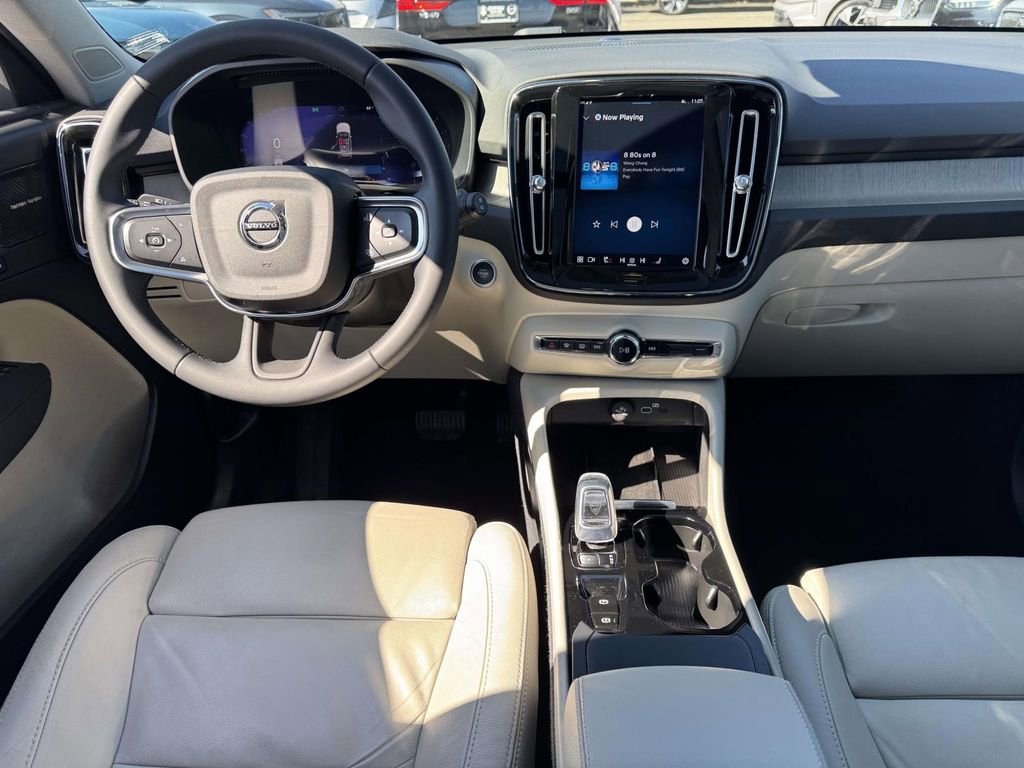Used 2023 Volvo XC40 B5 Ultimate w/ Climate Package image 11