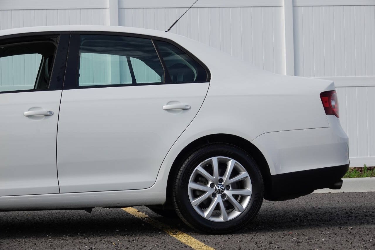 Used 2010 Volkswagen Jetta Limited Edition FWD image 17