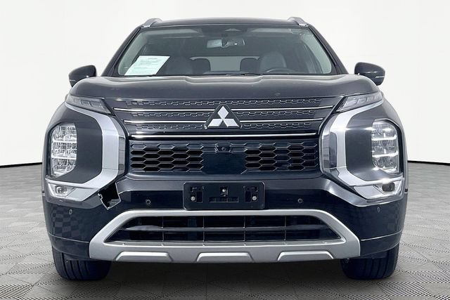 Used 2023 Mitsubishi Outlander SEL FWD image 2