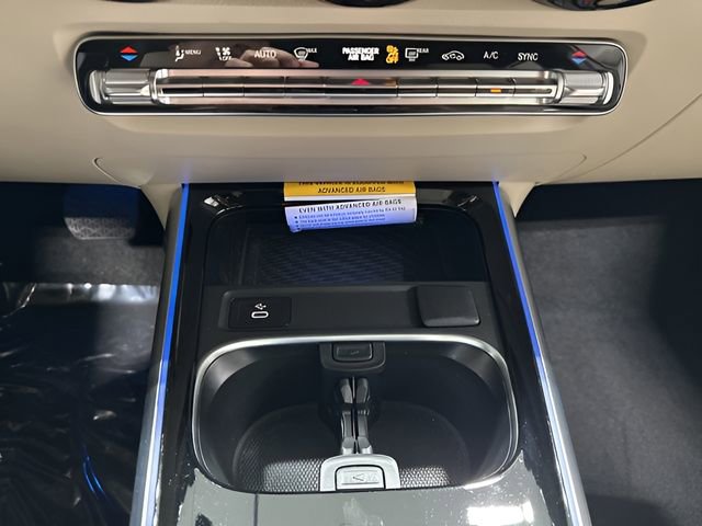 Used 2025 Mercedes-Benz GLB 250 4MATIC image 26