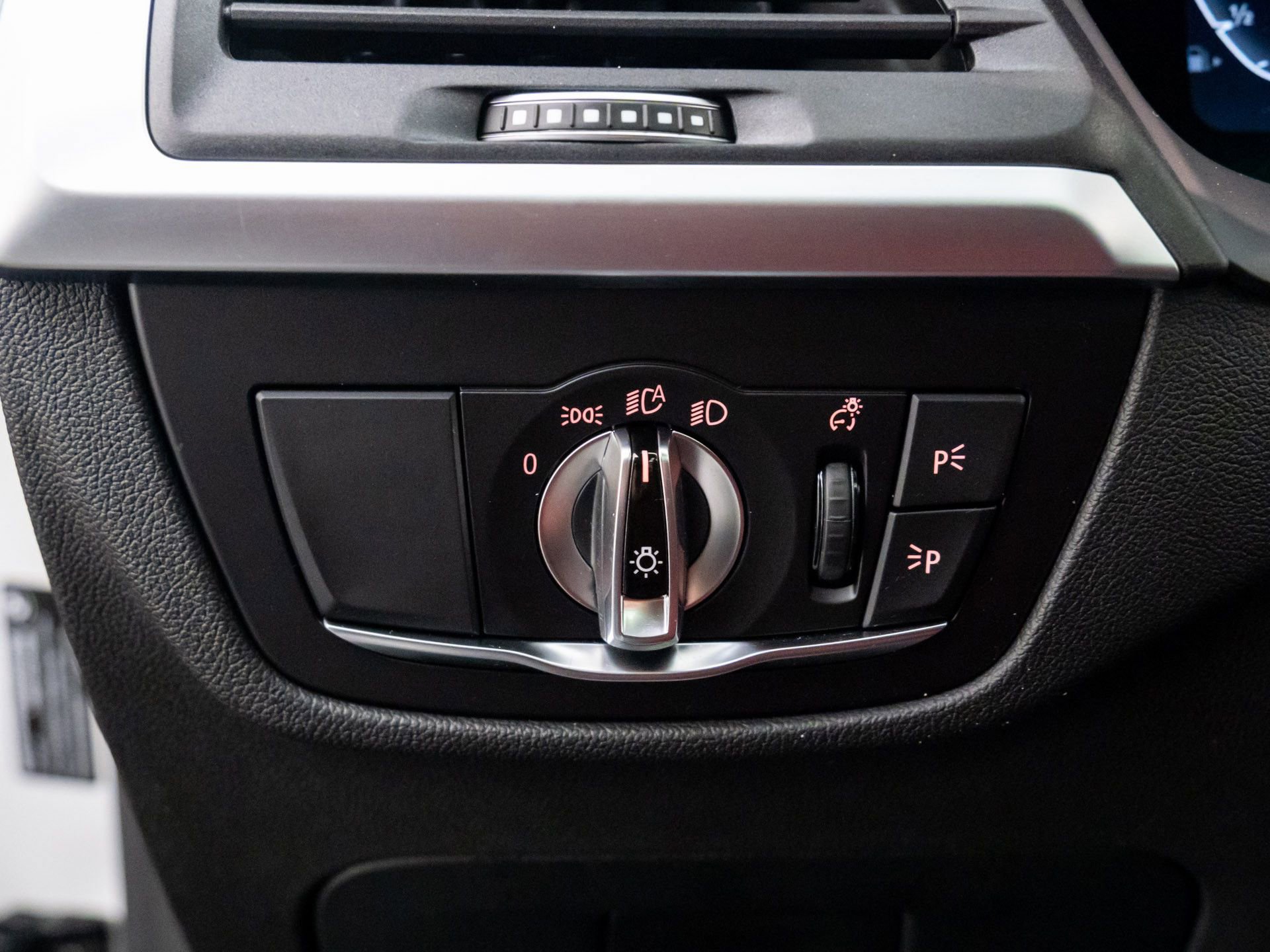 Certified 2025 BMW X4 xDrive30i w/ Premium Package image 21