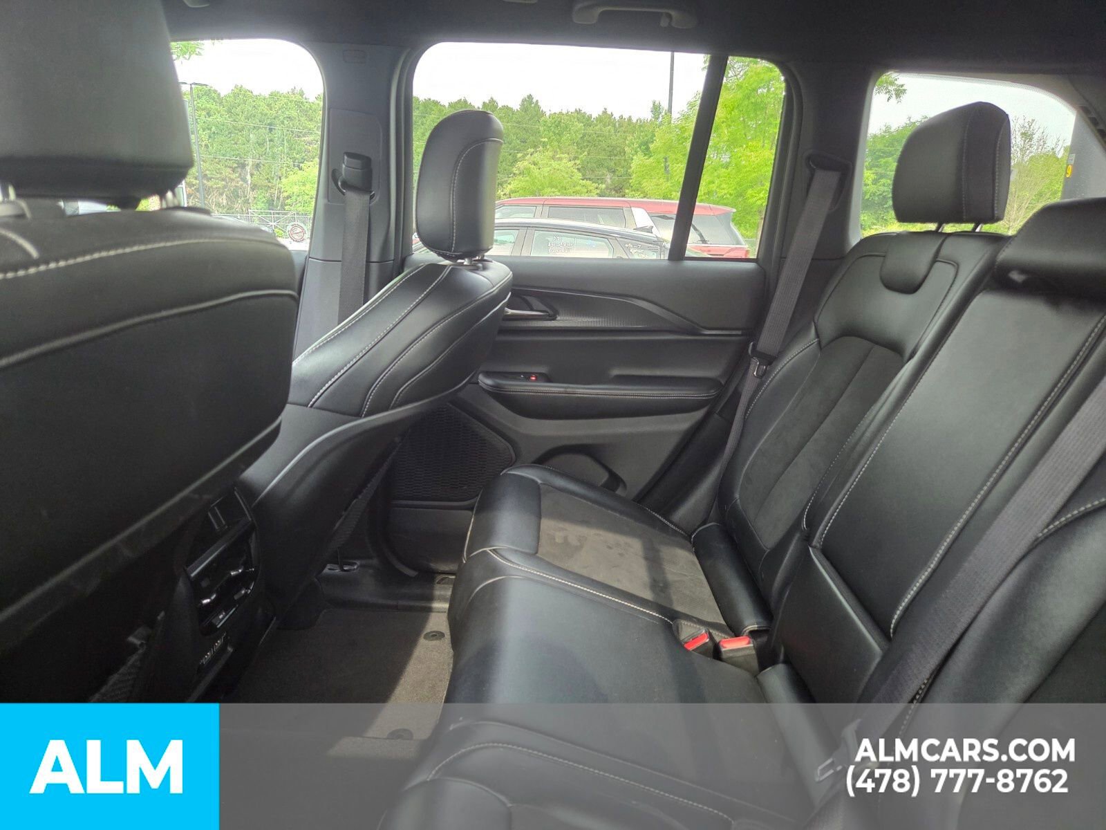Used 2025 Jeep Grand Cherokee Altitude image 6