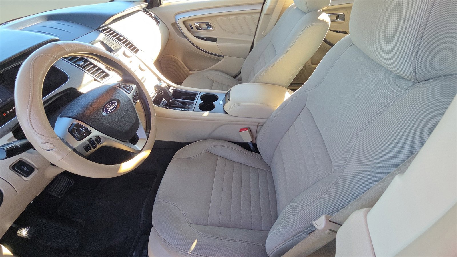 Used 2018 Ford Taurus SE image 21