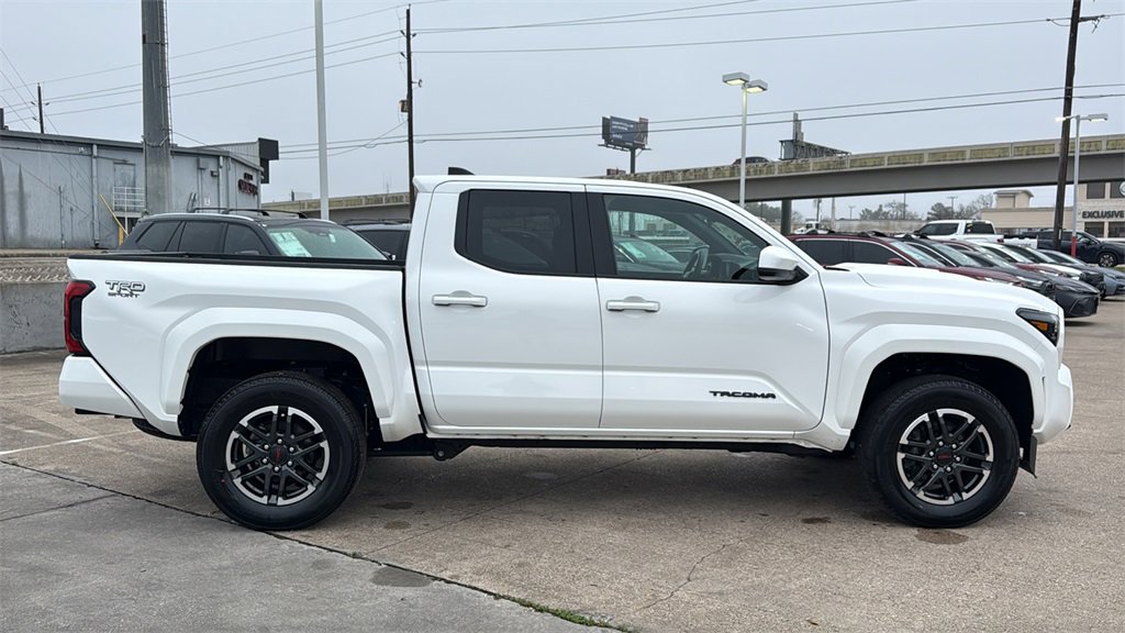 Used 2025 Toyota Tacoma TRD Sport image 9