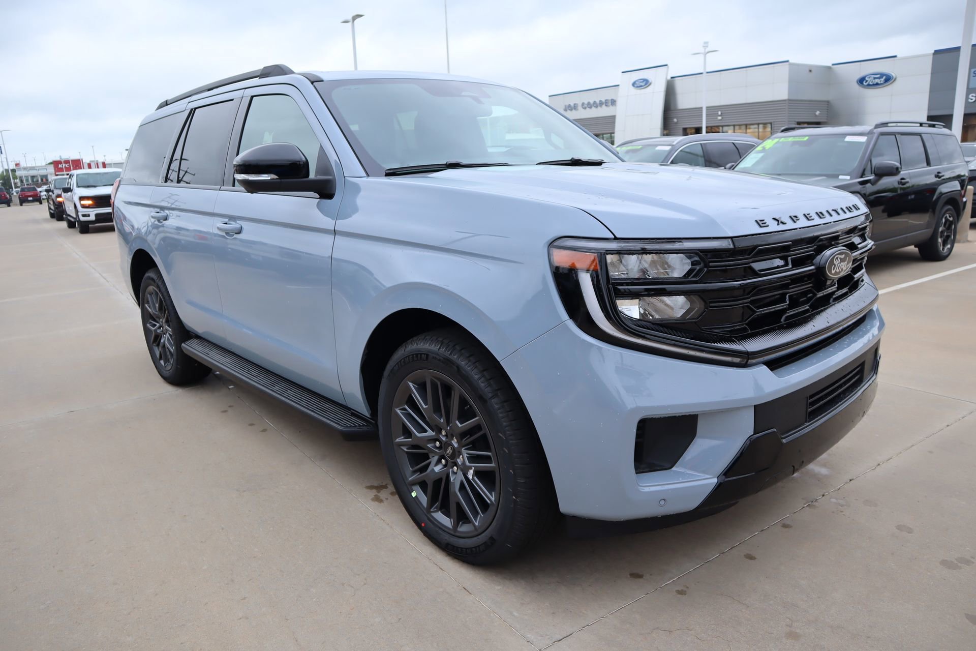 New 2026 Ford Expedition Platinum AWD/4WD image 1